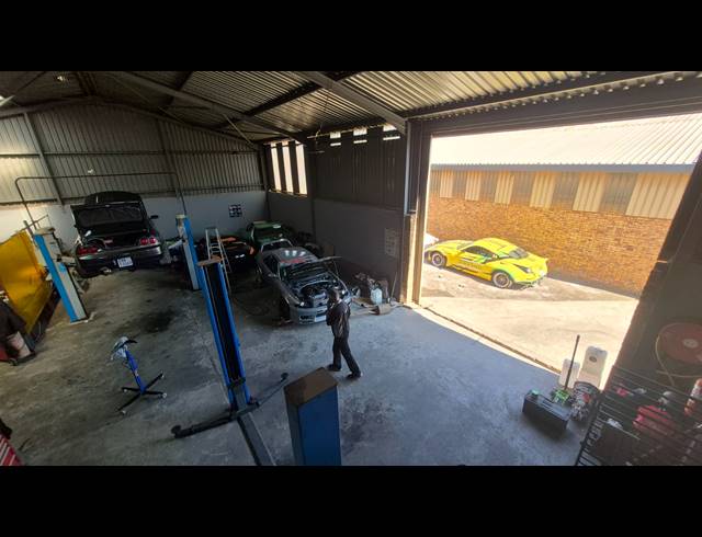 294M² FACTORY FOR SALE IN ANDERBOLT